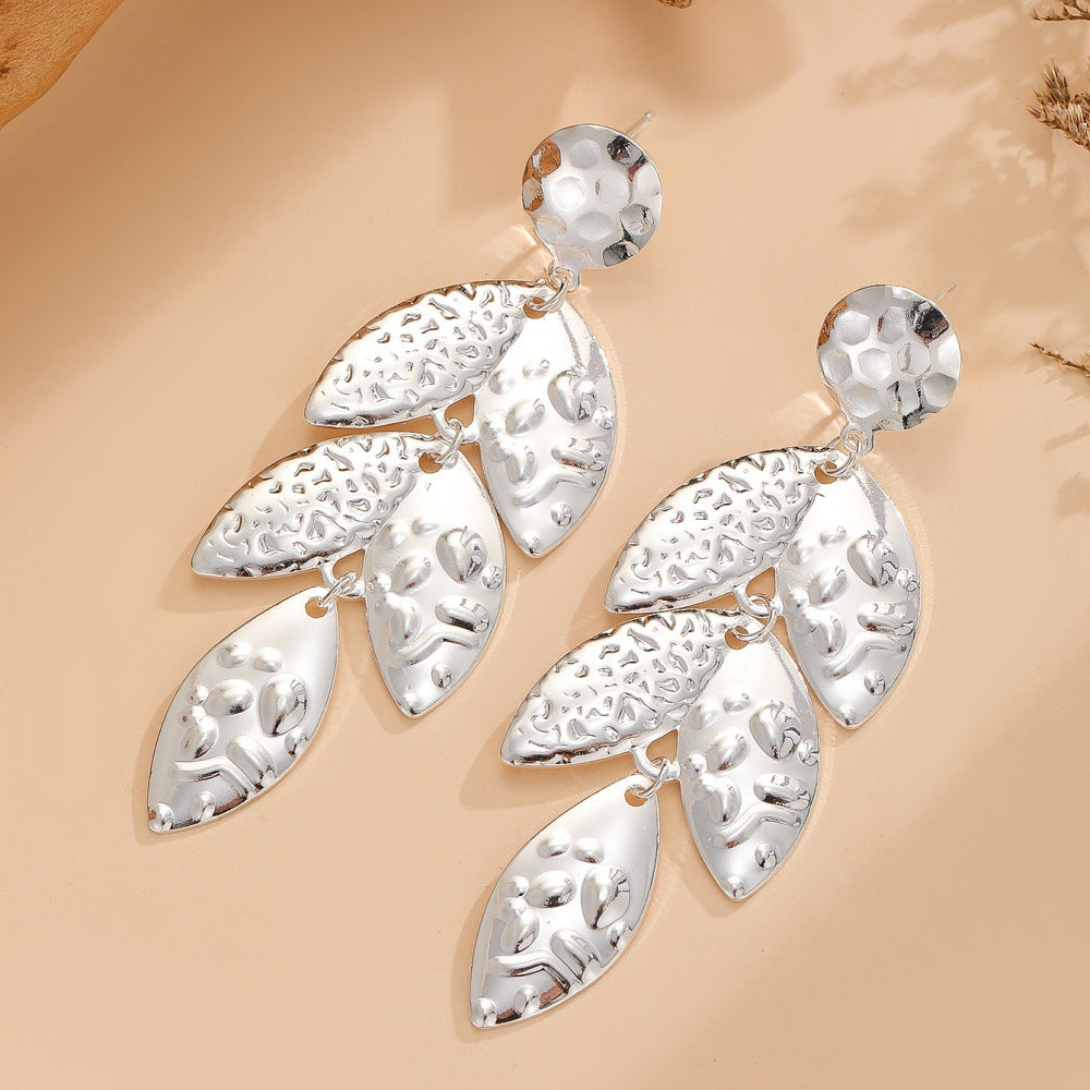 Damen Moderne und elegante Ohrringe aus hochglänzendem Metall Shop Nory