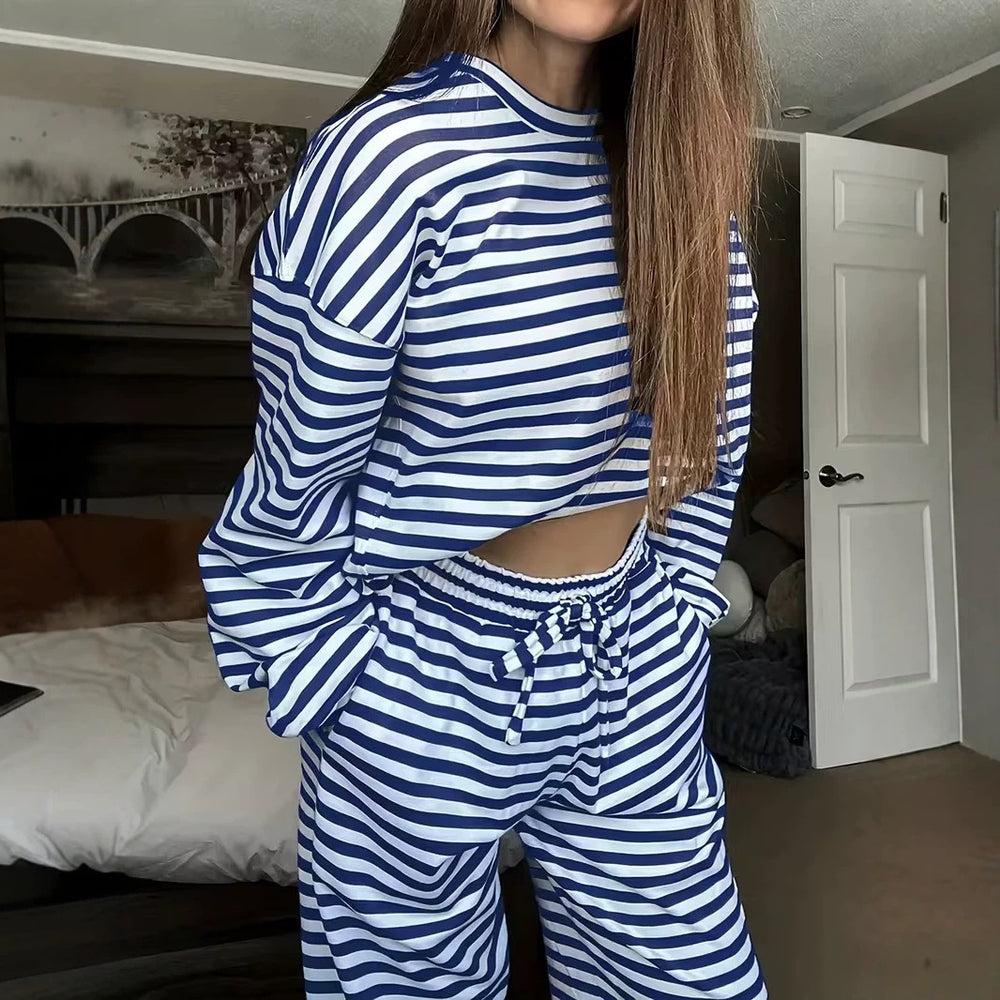 Damen Gestreiftes Loungewear-Set mit Oversize-Sweatshirt und elastischer Tunnelzug-Hose Shop Nory