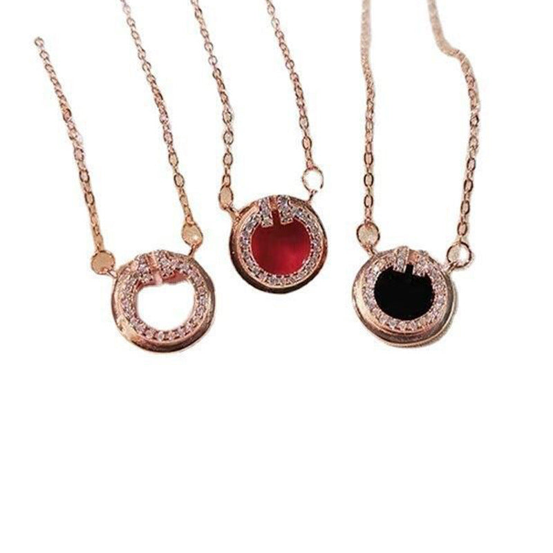 Damen elegante Halskette mit kunstvollem Anhänger und funkelnden Kristallen Shop Nory