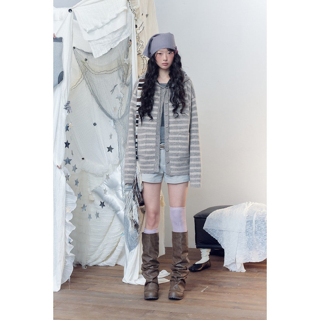 Damen Gestreifte Strickjacke mit Kapuze, durchgehender Knopfleiste und aufgesetzten Taschen Shop Nory