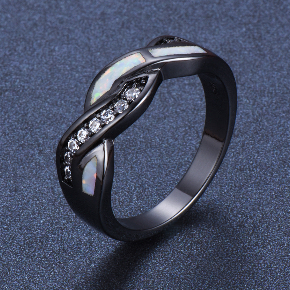 Damen Ring mit geschwungenem Design und funkelnden Zirkonia Shop Nory