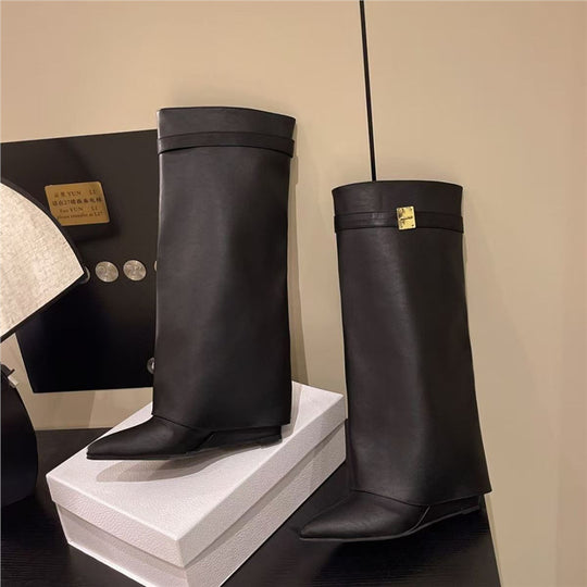 Damen kniehohe Lederstiefel mit spitzer Zehenform, flachem Absatz und seitlichem Schnallenverschluss Shop Nory