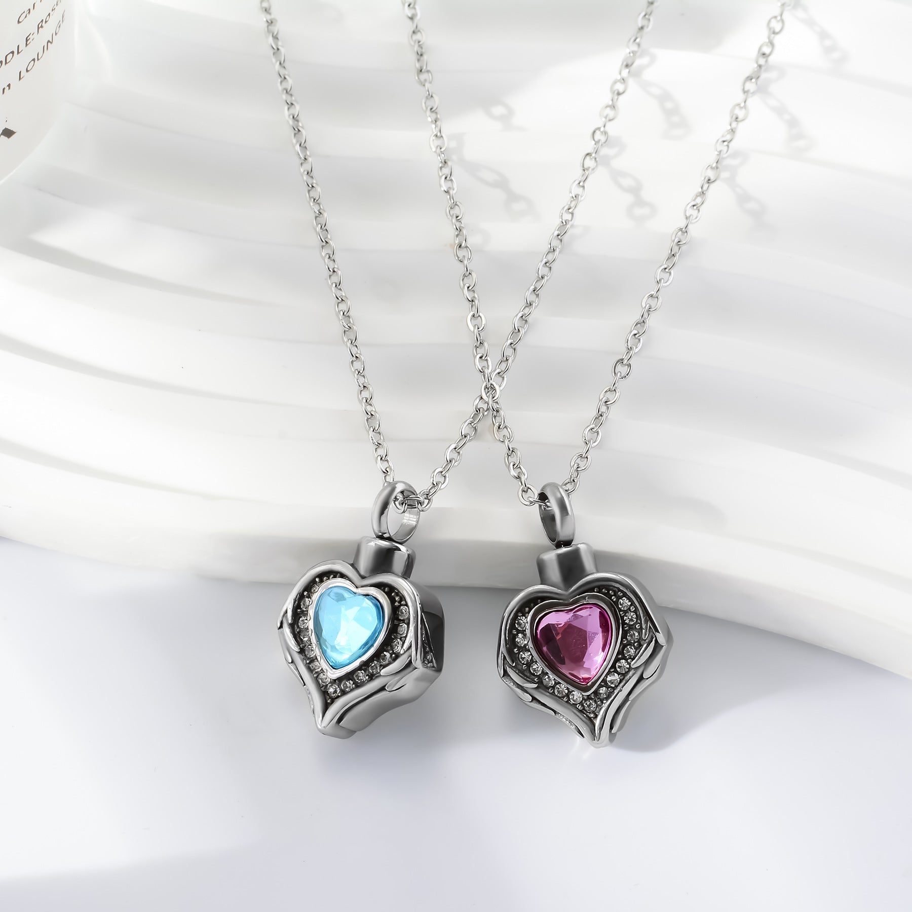 Damen Halskette mit herzförmigem Anhänger und funkelnden Kristallen Shop Nory