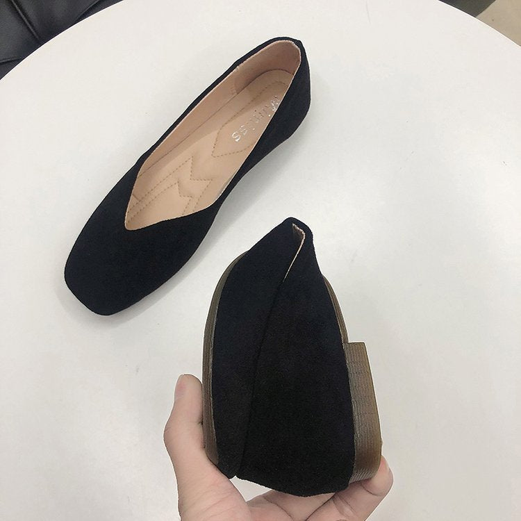 Damen Ballerinas aus Veloursleder mit elegantem V-Ausschnitt