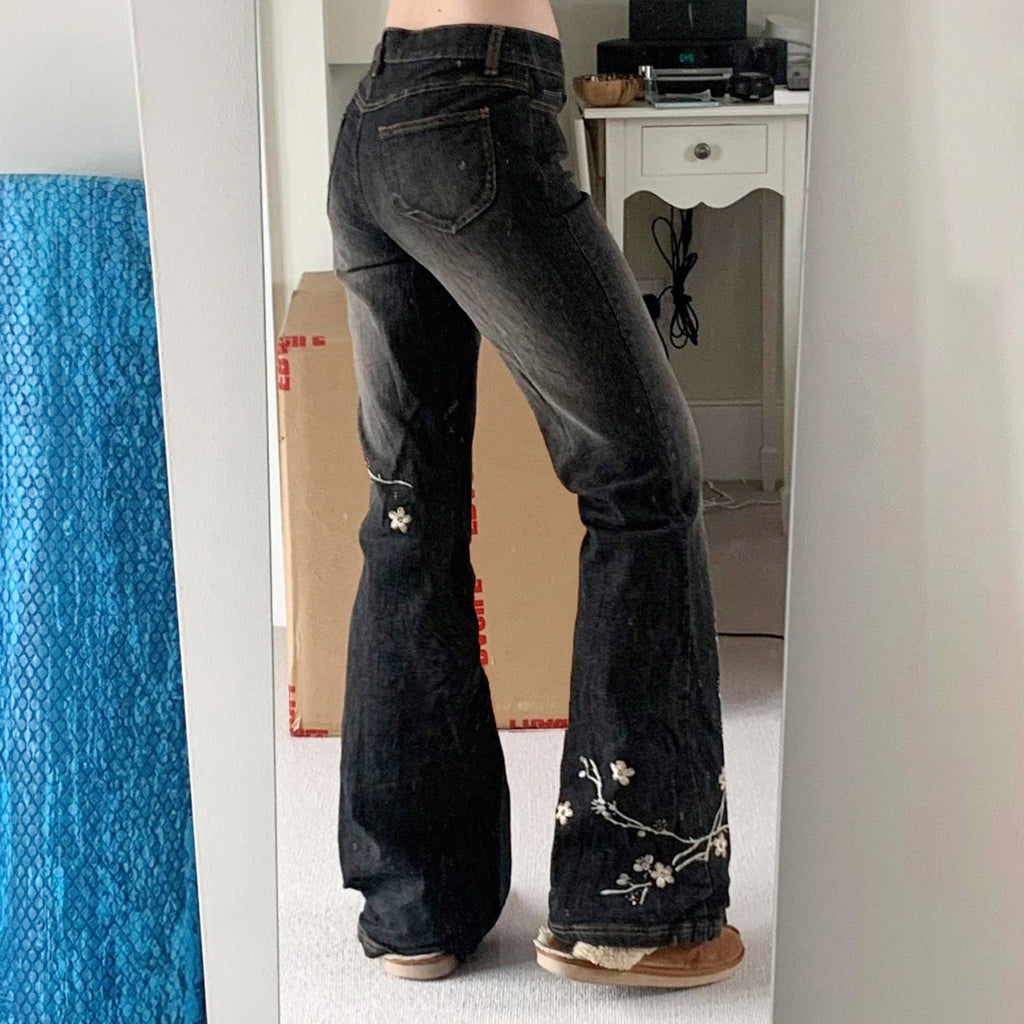 Damen Flared Jeans mit floralem Stickdesign und hohem Taillenbund
