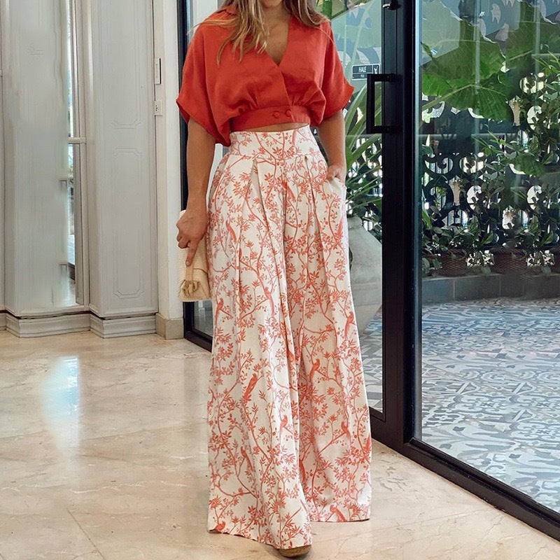 Zweiteiliges Set mit V-Ausschnitt und Hose mit weitem Bein