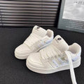 Damen Sneakers im modischen Retro-Stil mit strahlenden Akzenten