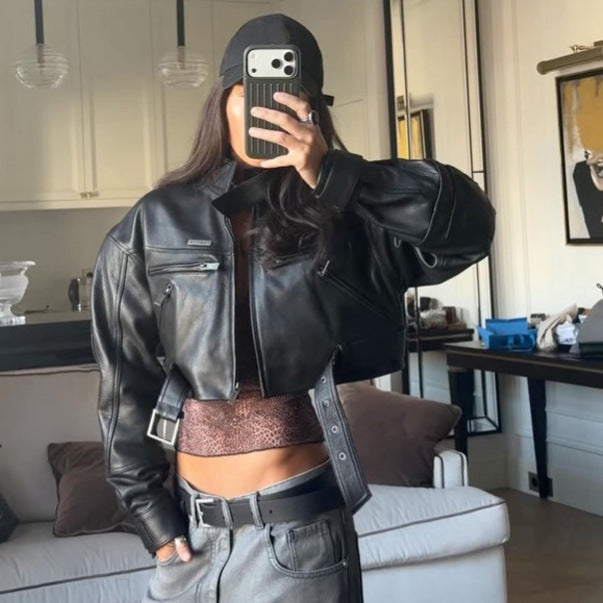 Damen Cropped Boxy-Bikerjacke aus veganem Leder mit hohem Stehkragen, Reißverschlusstaschen & Schnallen-Detail Shop Nory