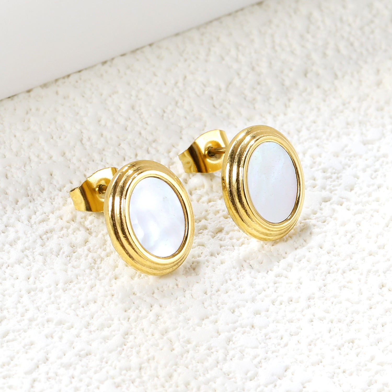 Damen Ohrstecker mit elegantem, hochglänzendem Gehäuse und farbigem Kristall Shop Nory