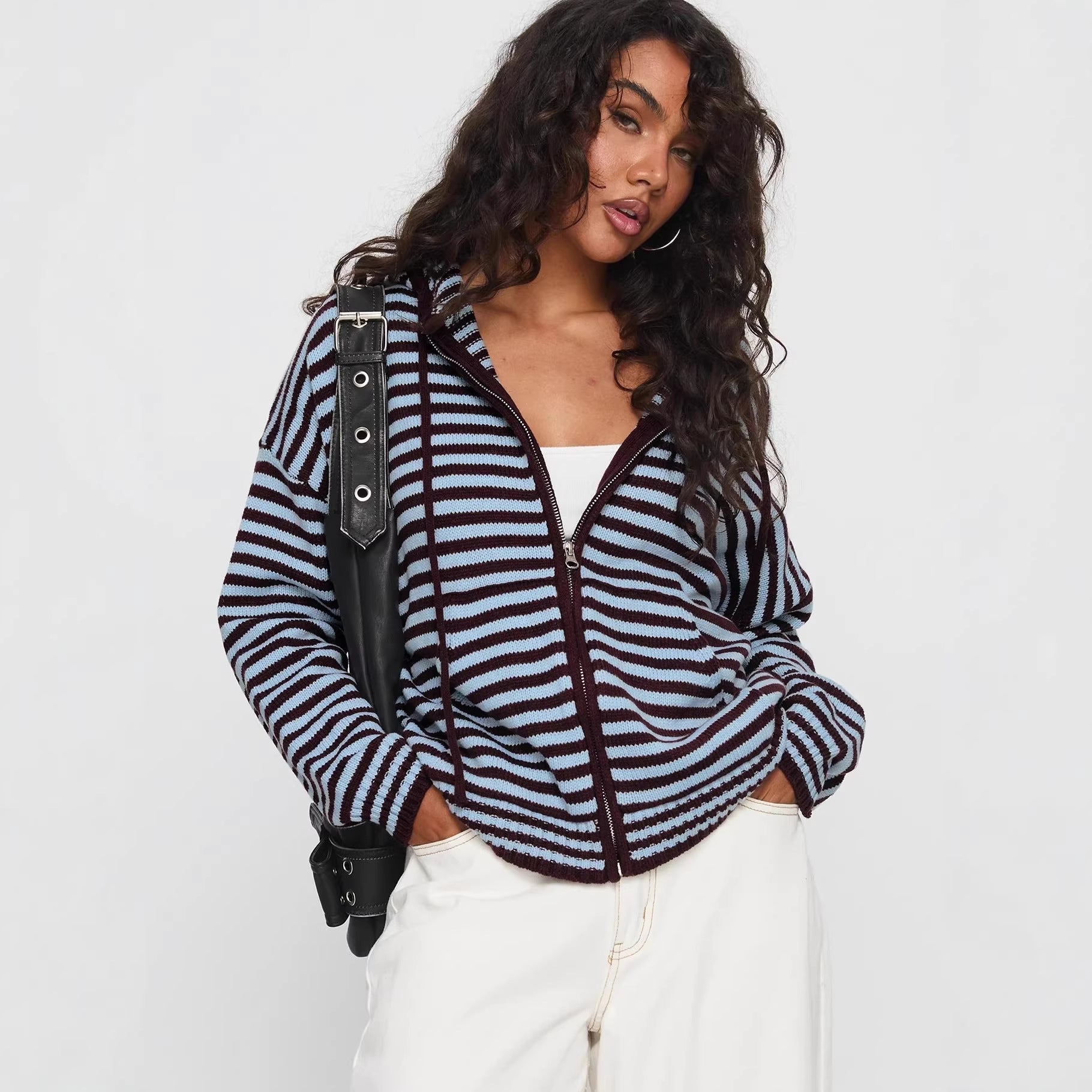 Damen Cardigan im gestreiften Design mit hochwertigem Reißverschluss und lässigem Schnitt Shopnory