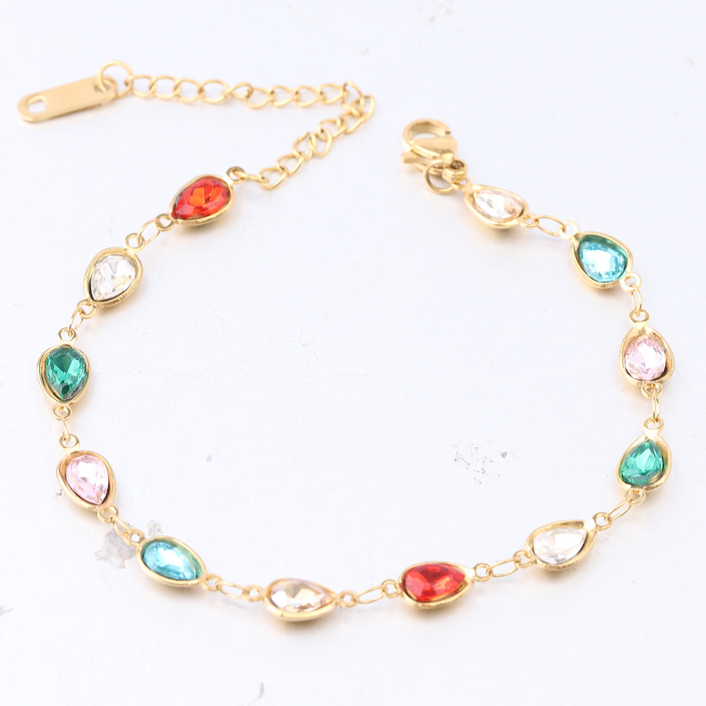 Damen Armband mit herzförmigen, funkelnden Kristallen und verstellbarem Verschluss Shop Nory