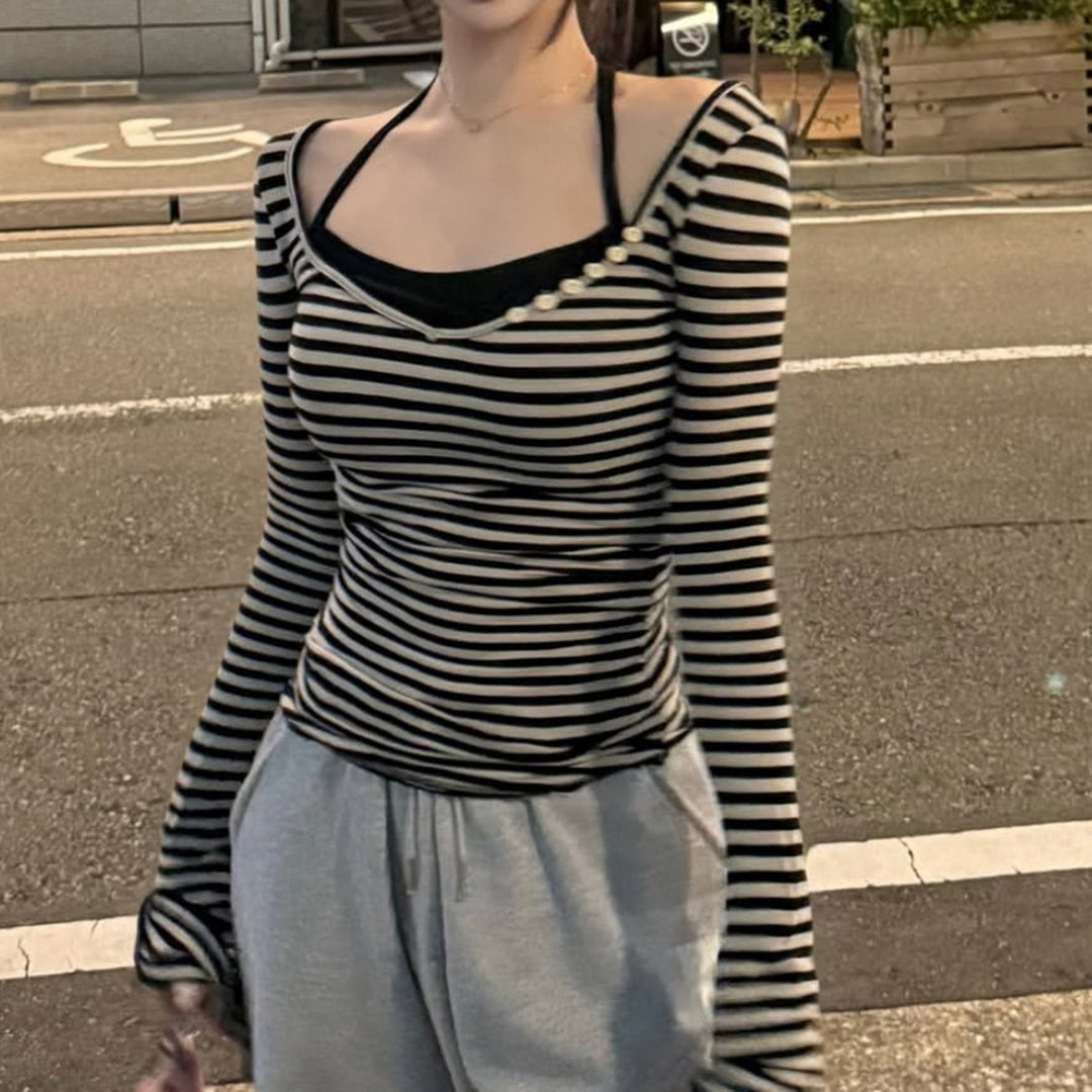 Damen nan gestreiftes Off-Shoulder-Langarmshirt mit diagonaler Zierknopfleiste und figurbetonter Silhouette Shop Nory