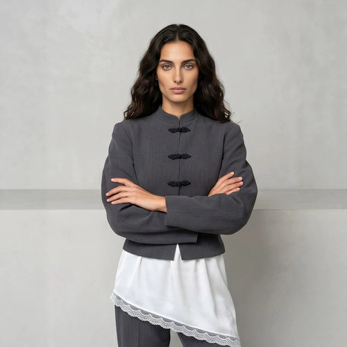 Damen Taillierter Cropped-Blazer mit Mandarin-Kragen und Zierknotenverschluss Shop Nory