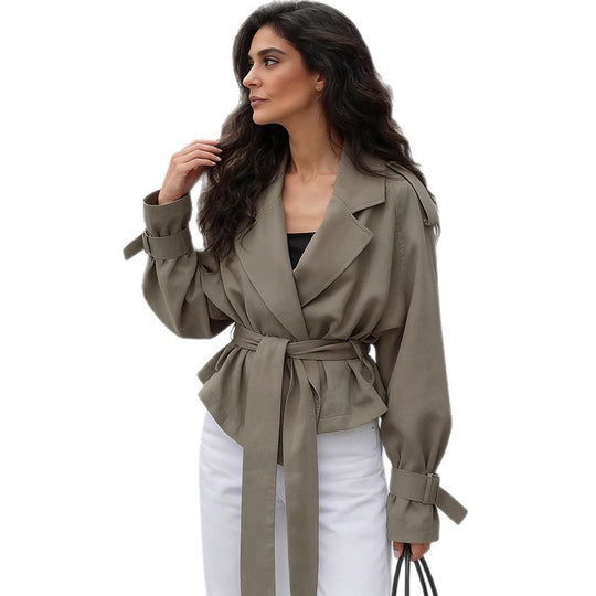 Damen Leichte Kurztrenchjacke mit weiten Revers, langen Bindegürtel und verstellbaren Manschetten Shop Nory