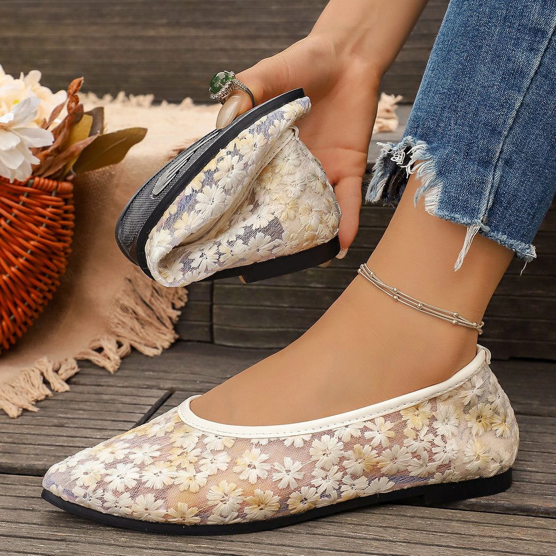Damen Flache spitze Ballerinas aus besticktem Mesh mit floralem Muster und gepolstertem Fußbett Shop Nory
