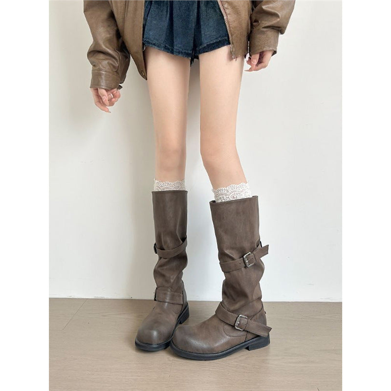 Damen wadenhohe Bikerstiefel mit gerafftem Schaft, verstellbaren Schnallen und robuster Profilsohle Shop Nory