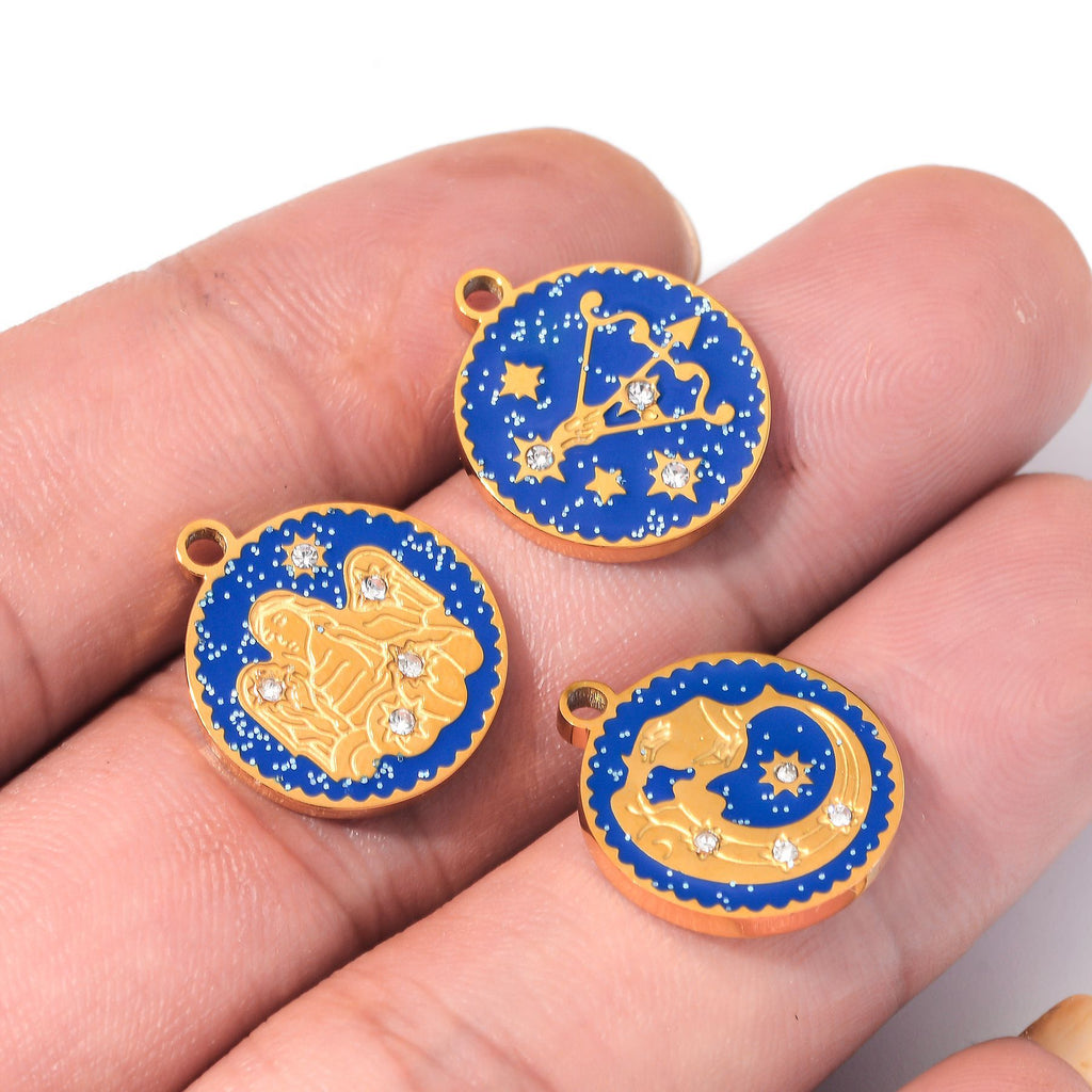 Damen Anhänger mit astrologischem Motiv und funkelnden Zirkonia Shop Nory