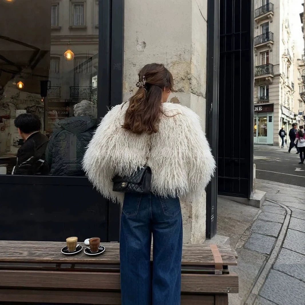 Damen kurze Bouclé‑Faux‑Fur‑Jacke mit voluminösem Langflor und kastiger Silhouette Shop Nory