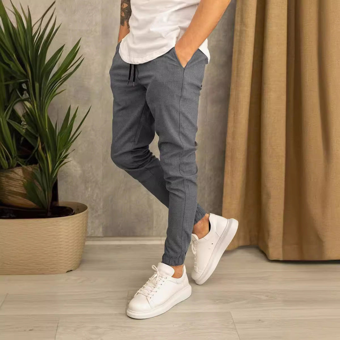 Herren Slim-Fit Jogginghose mit elastischem Bund und praktischen Seitenklapptaschen