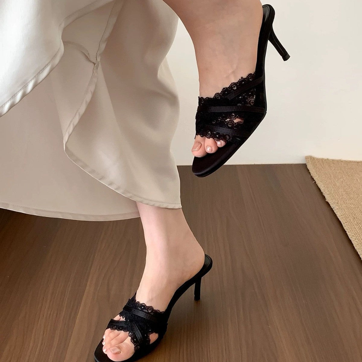 Damen Elegante Slingback-Sandaletten mit zarten Spitzenakzenten