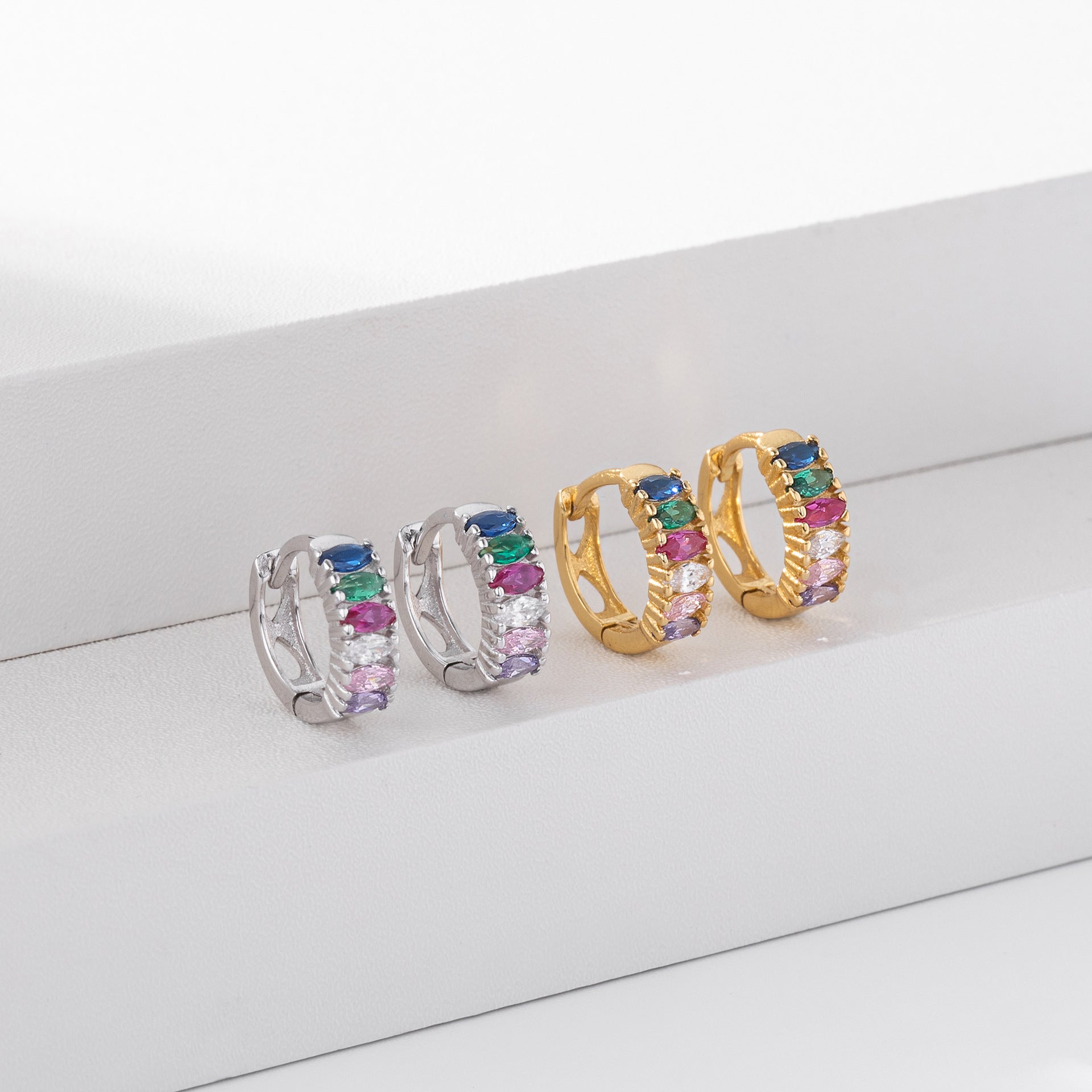 Damen Creolen mit bunten Zirkonia und hochwertiger 925 Sterlingsilberfassung Shop Nory