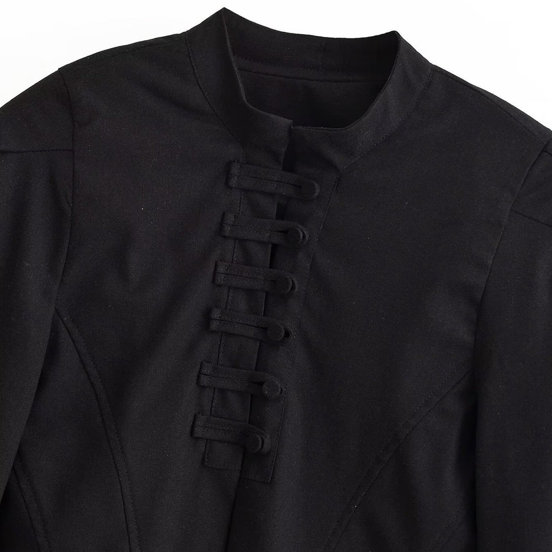 Damen kurz taillierte Jacke mit Stehkragen und dekorativer Schlaufenleiste Shop Nory