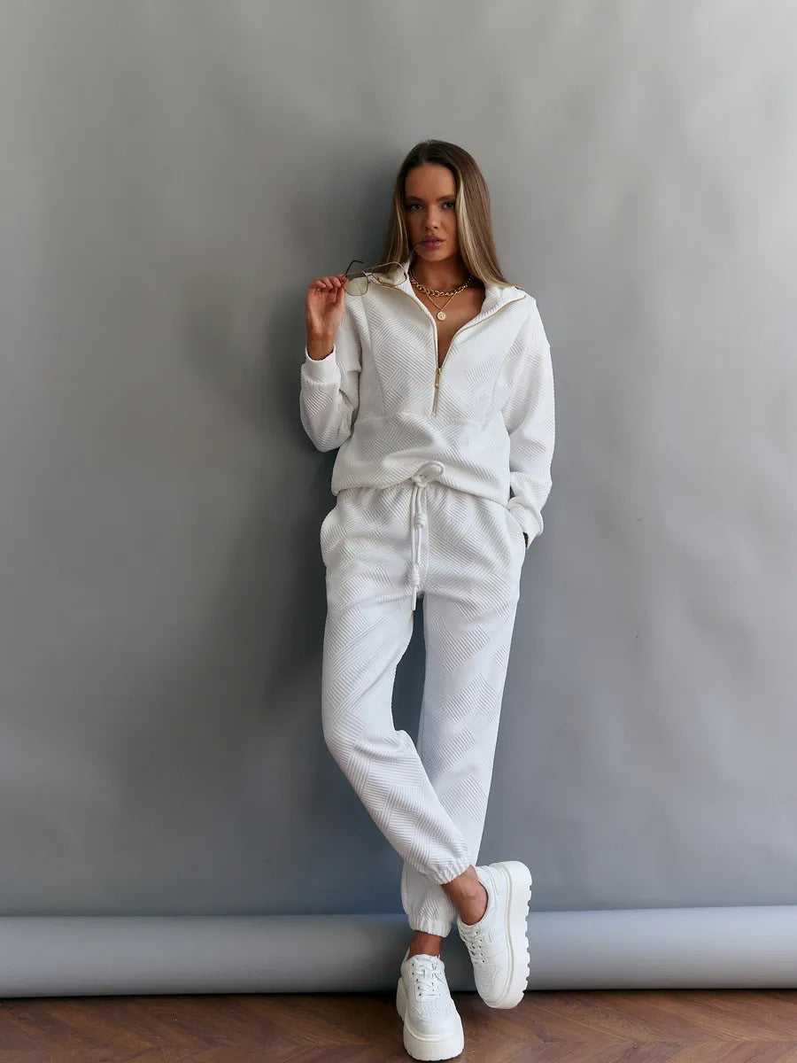 Damen strukturiertes Jacquard-Lounge-Set mit Halbzip-Pullover und schmal zulaufender Relaxhose Shop Nory