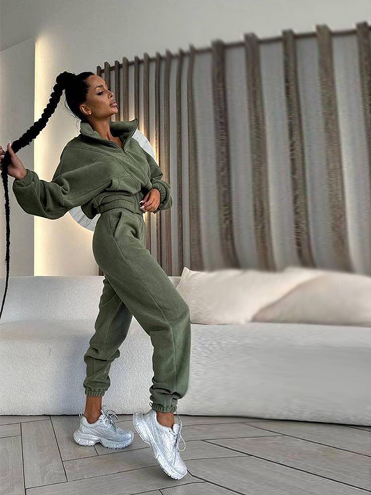 Damen kurzes Reißverschluss-Hoodie mit elastischem Bund und schmal zulaufender High-Waist-Jogginghose aus schwerem French-Terry Shop Nory