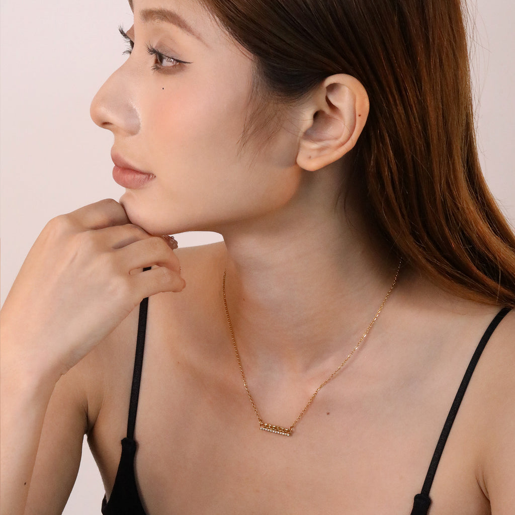 Damen Halskette mit glitzerndem Zirkonia-Anhänger und klassischem Kettendesign Shop Nory