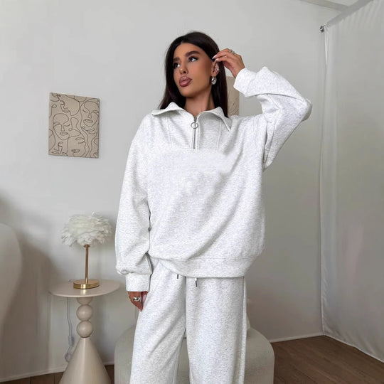 Damen lässiges Sweatset mit halbhohem Reißverschluss Kragen und weitem Jogger Shop Nory