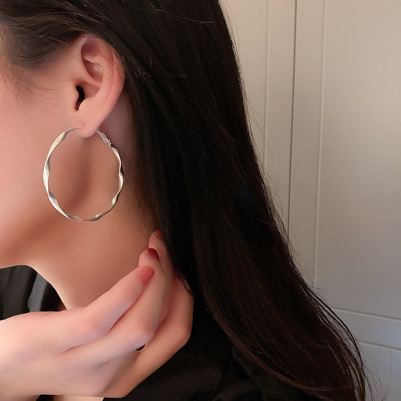 Damen Ohrstecker im modernen Wellen-Design Shop Nory