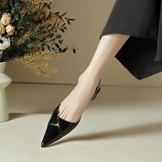 Damen Slingback-Ballerina aus Lackleder mit spitzer Kappe und skulpturellem Absatz Shop Nory