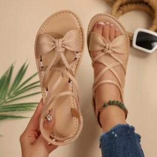 Damen Zarte Römersandalen mit Schleifen-Detail und verstellbaren Schnürriemen Shop Nory