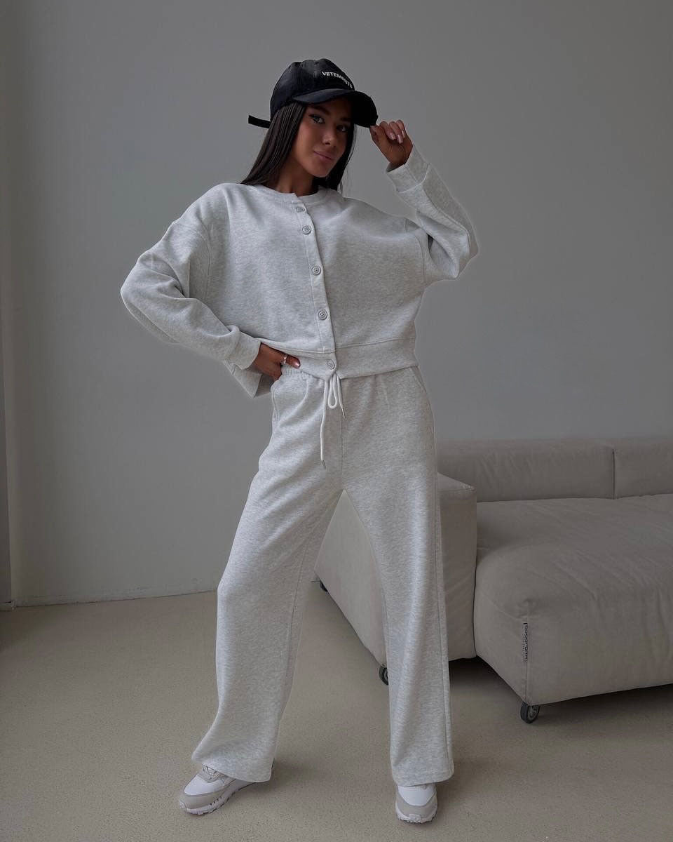 Damen Zweiteiliges Loungewear-Set aus Sweat mit geknöpfter Cropped-Jacke und weiter Kordelzughose Shop Nory