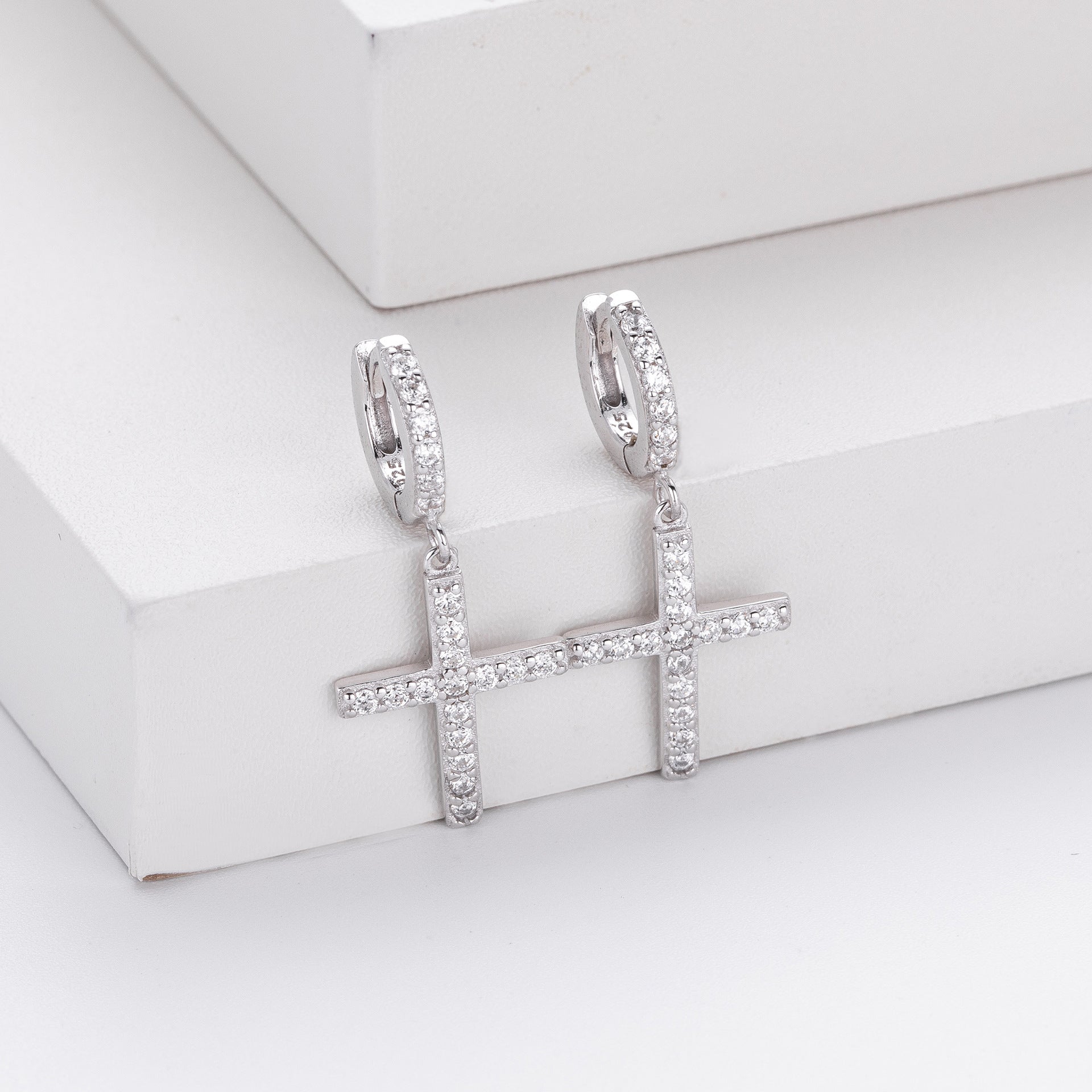 Damen Ohrringe mit Kreuzanhänger aus 925 Sterling Silber und Zirkonia Shop Nory