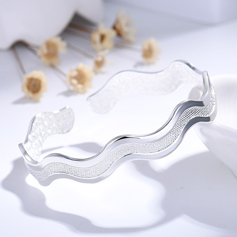 Damen Offenes Schmuckarmband mit dekorativem Wellen-Design Shop Nory