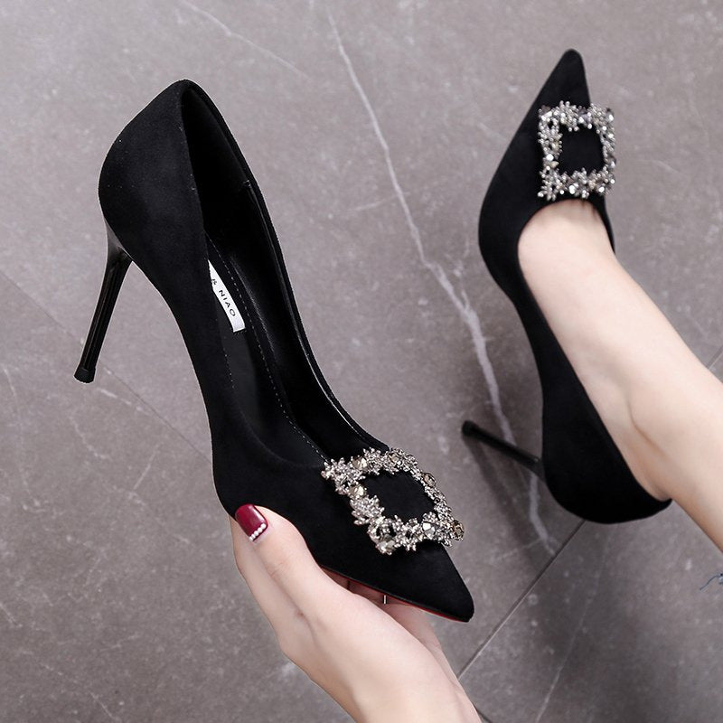 Damen Stiletto-Pumps mit spitzer Zehenpartie und funkelnder Strass-Applikation Shop Nory