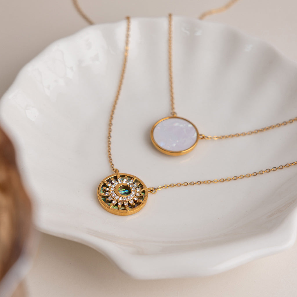 Damen Halskette mit verspiegeltem Sonnenanhänger und hypoallergener Edelstahlverarbeitung Shop Nory