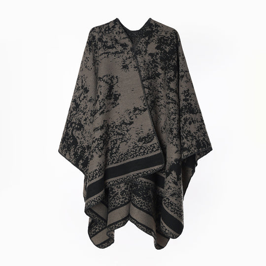 Damen Jacquard‑Überwurfponcho mit offener Front, kastiger Silhouette und fein gekettelter Saumkante Shop Nory