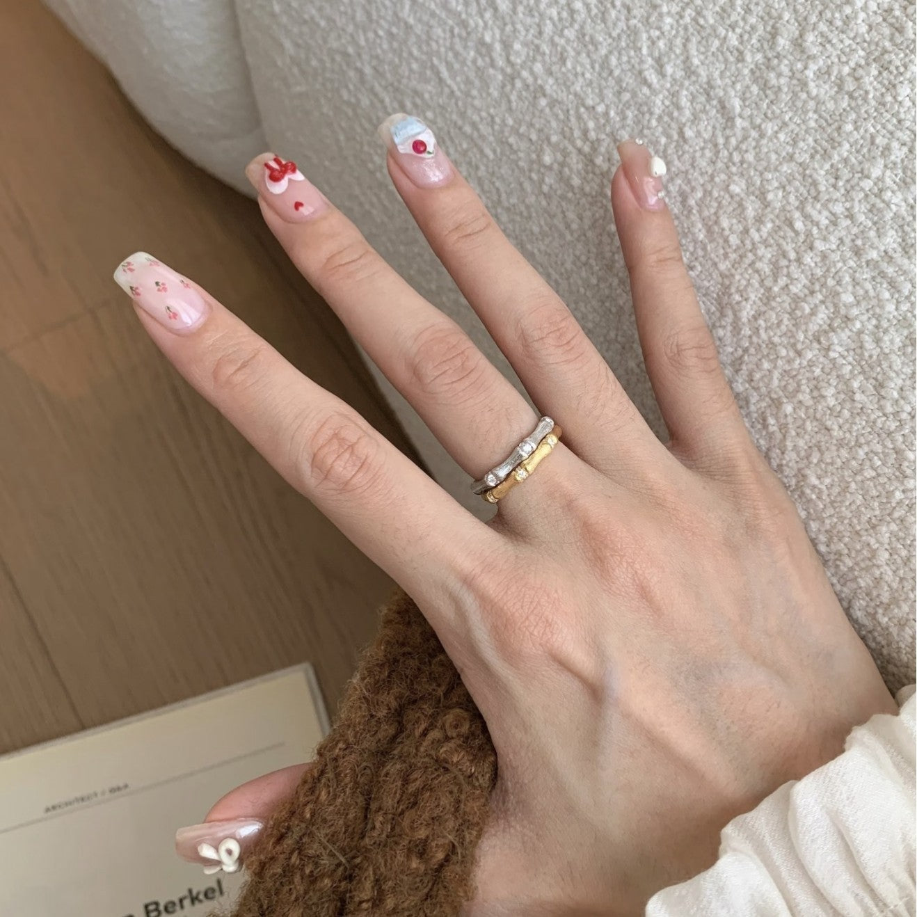 Damen Ring mit modernem Design und schimmernden Akzenten Shop Nory