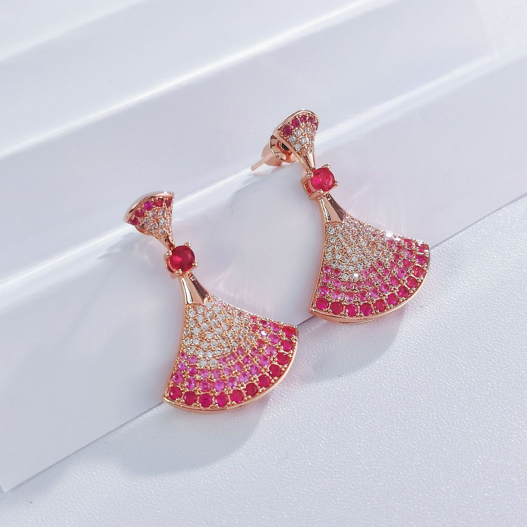 Damen Halskette mit elegantem fächerförmigem Anhänger und funkelnden Kristallen Shop Nory