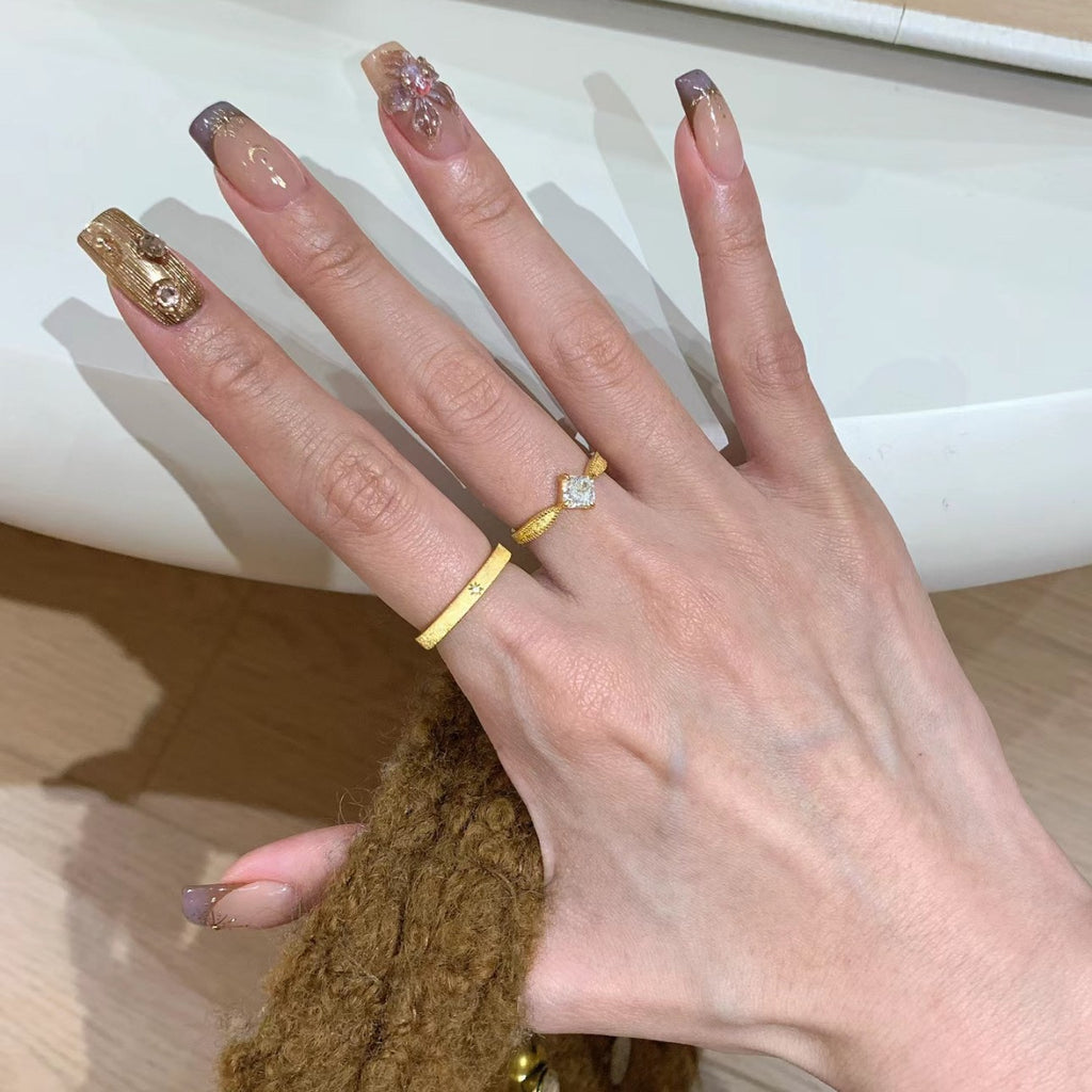 Damen eleganter minimalistischer Ring mit strukturiertem Design Shop Nory
