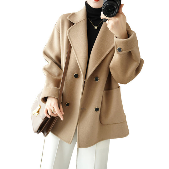 Damen Kurzer doppeltreihiger Wollmix-Mantel mit Reverskragen und kastiger Oversize‑Silhouette Shop Nory