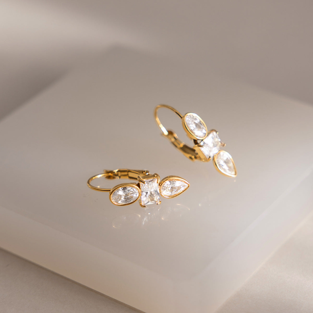 Damen elegante Ohrhänger mit funkelnden Zirkonia Shop Nory