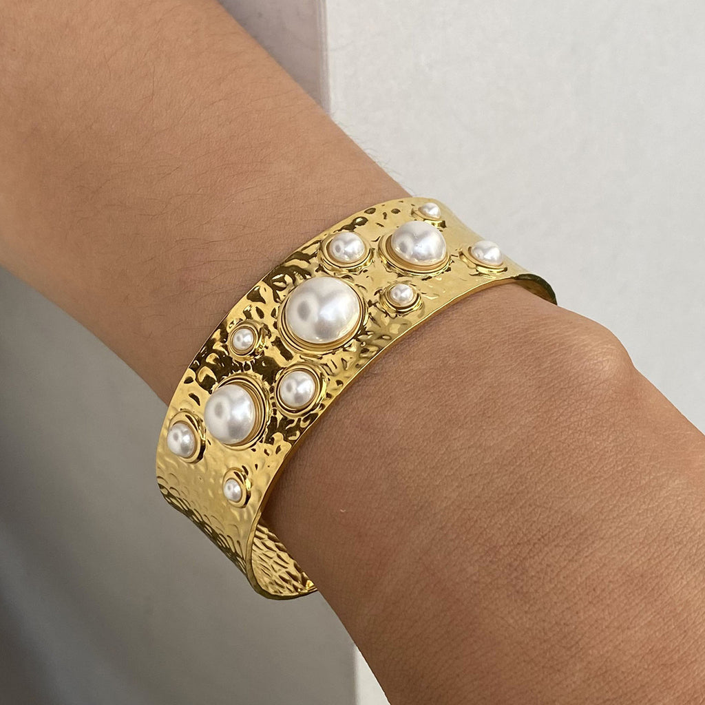 Damen Armreif mit eleganten Perlen und hypoallergener Edelstahlverarbeitung Shop Nory