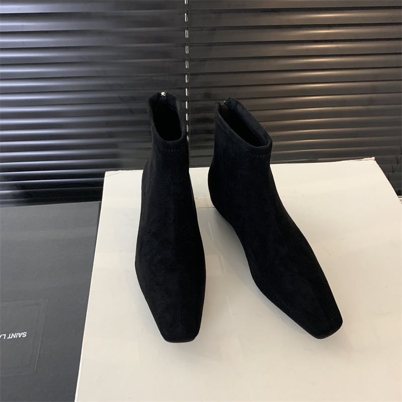 Damen modische Ankle Boots aus feinem Wildleder mit spitzem Schnitt und leichter Keilsohle
