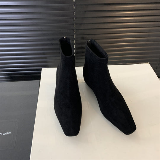 Damen modische Ankle Boots aus feinem Wildleder mit spitzem Schnitt und leichter Keilsohle