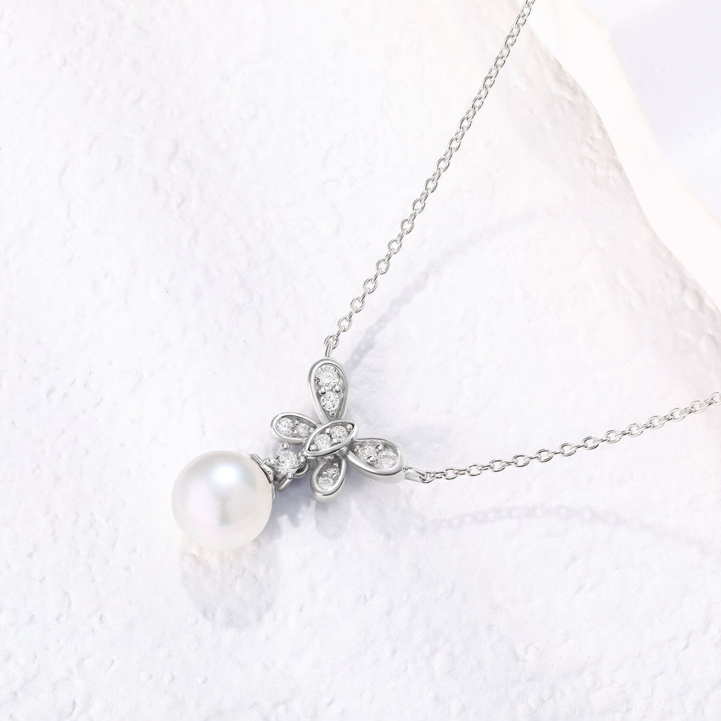 Damen Halskette mit filigranem Schmetterlingsanhänger und edler Perle Shop Nory