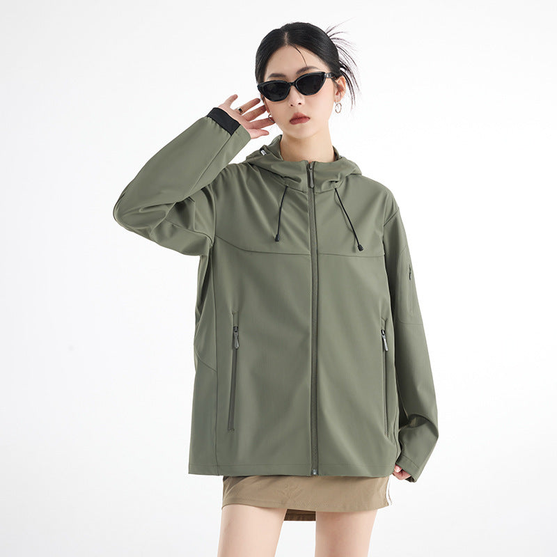 Damen Atmungsaktive Softshell-Regenjacke mit Kapuze, winddicht und minimalistischer Tech-Optik Shop Nory