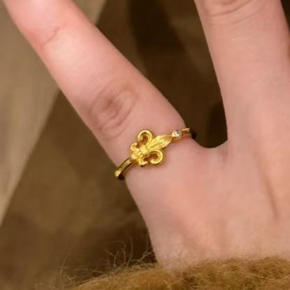 Damenring mit kunstvollem Fleur-de-Lys-Design und elegantem Zirkonia-Besatz Shop Nory